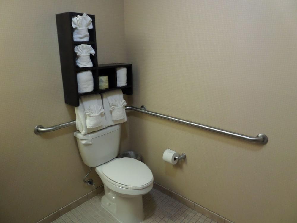 Hampton Inn & Suites Bakersfield/Hwy 58, CA photo 18