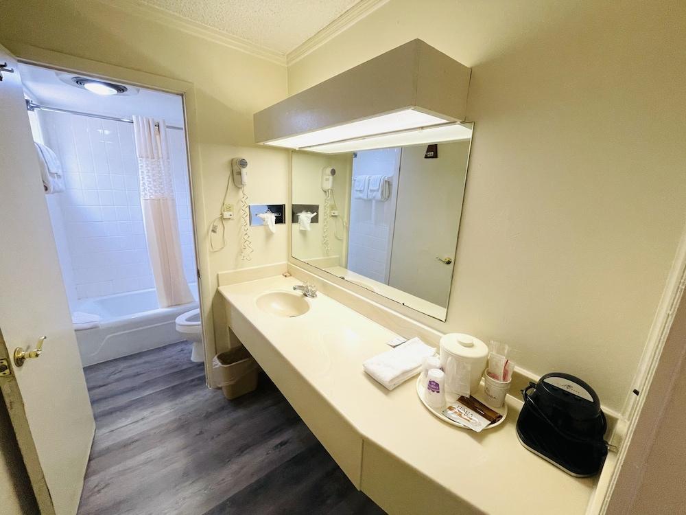 Relax Inn Perry photo 8