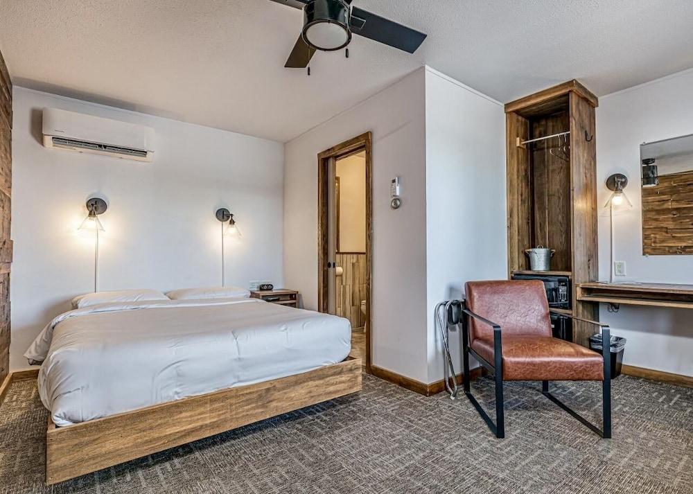 Aqua Aire Inn & Suites photo 36