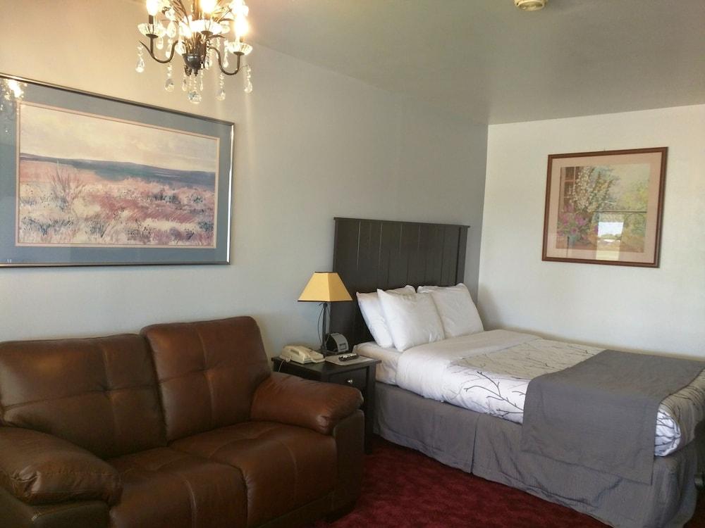 Skyview Motel photo 25