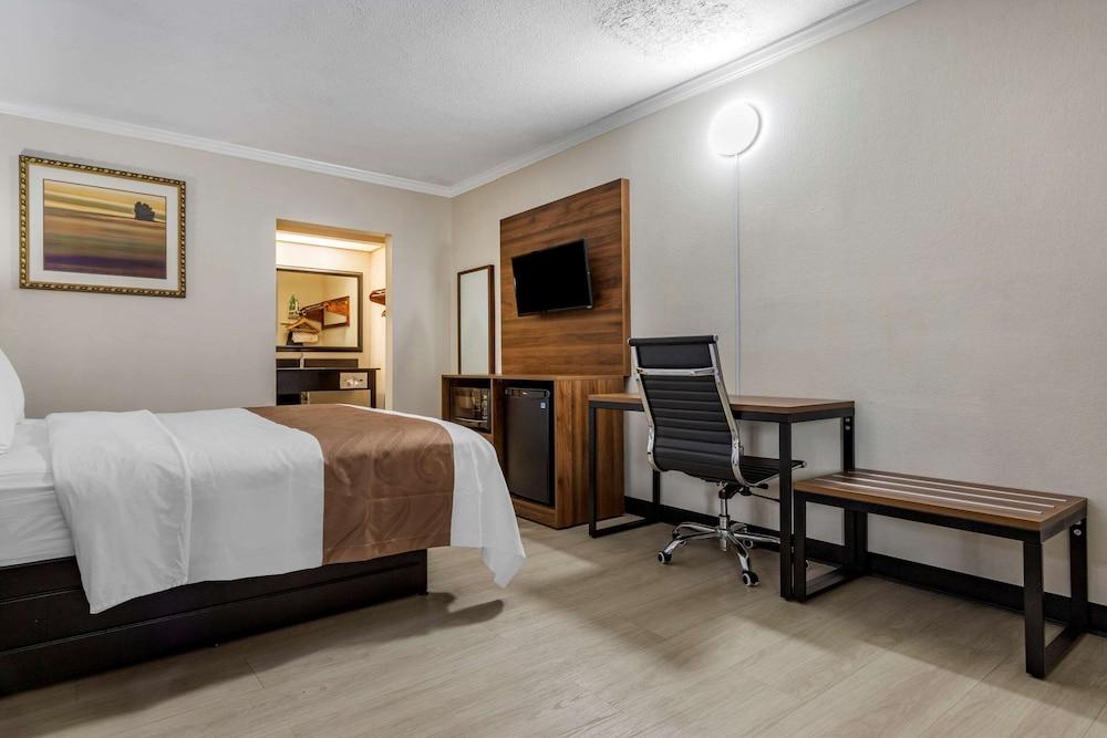 Quality Inn & Suites Ft. Jackson Maingate photo 35