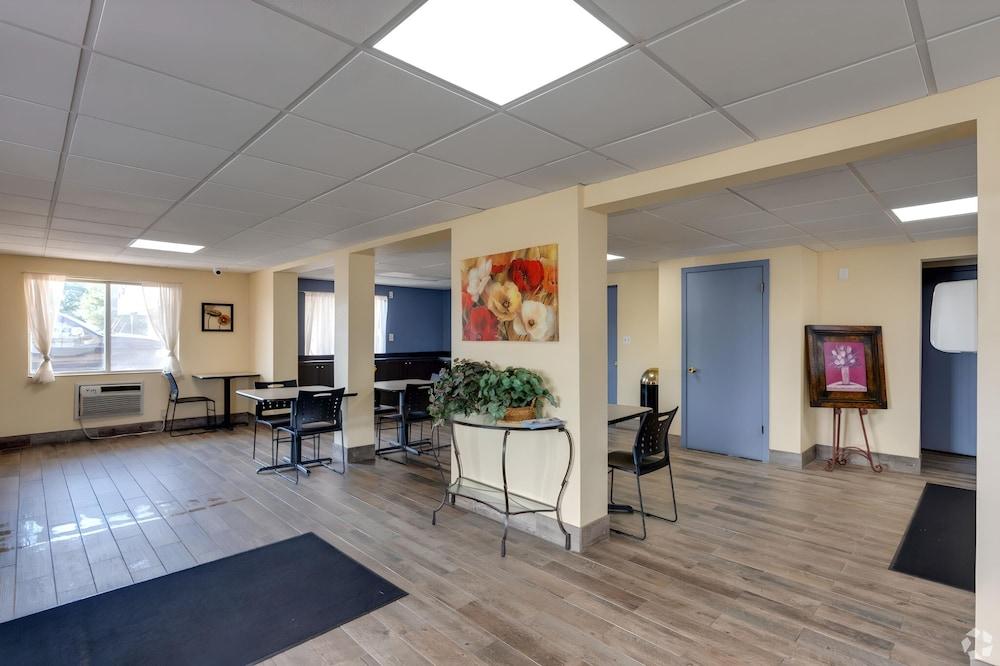 I-80 Inn & Suites photo 2