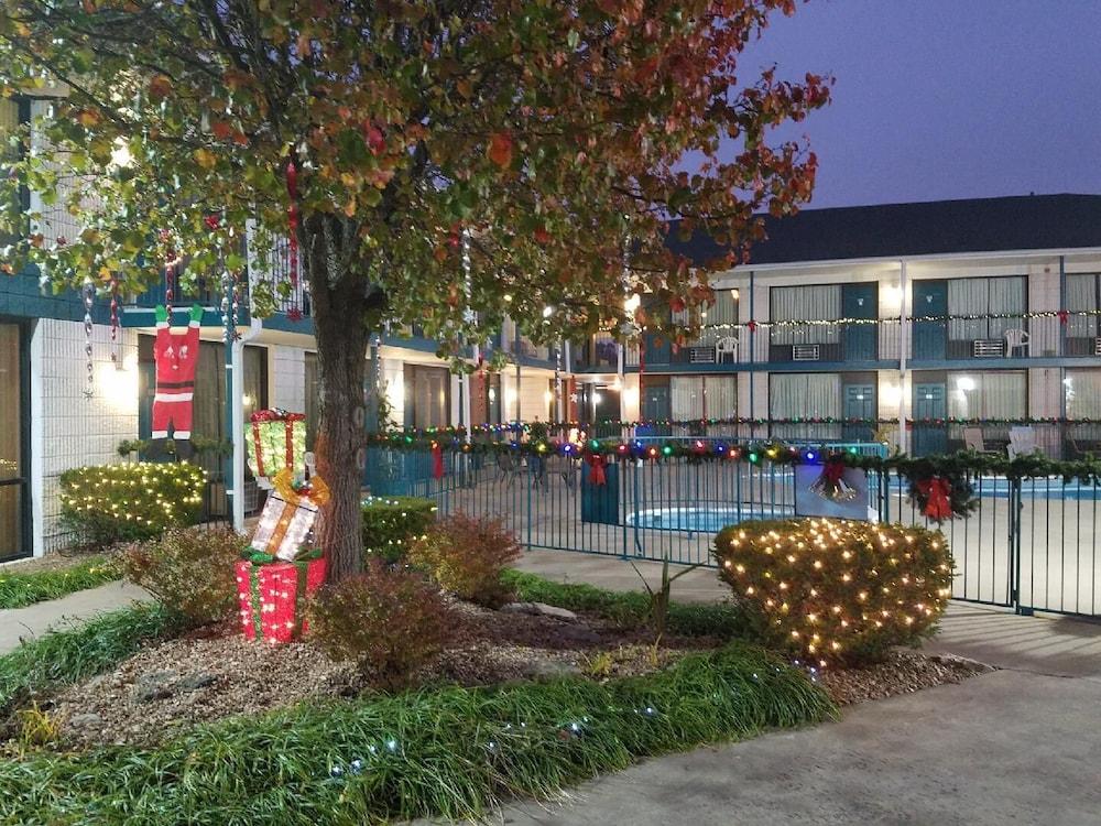 Ozark Valley Inn photo 48