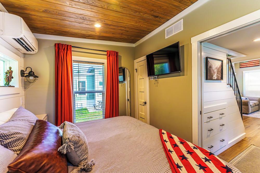 Island Oaks RV Resort photo 35