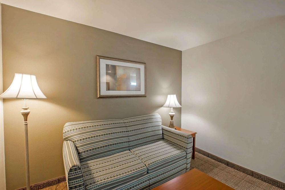 Quality Inn & Suites Germantown North photo 18