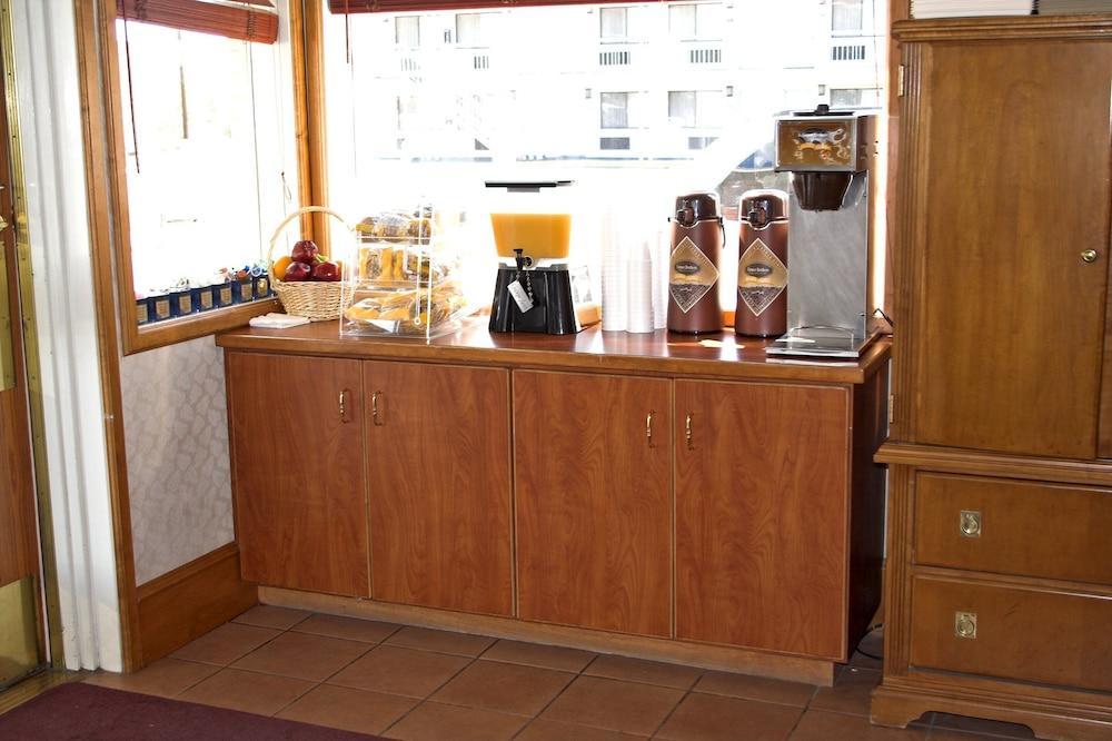Holiday Motel photo 32