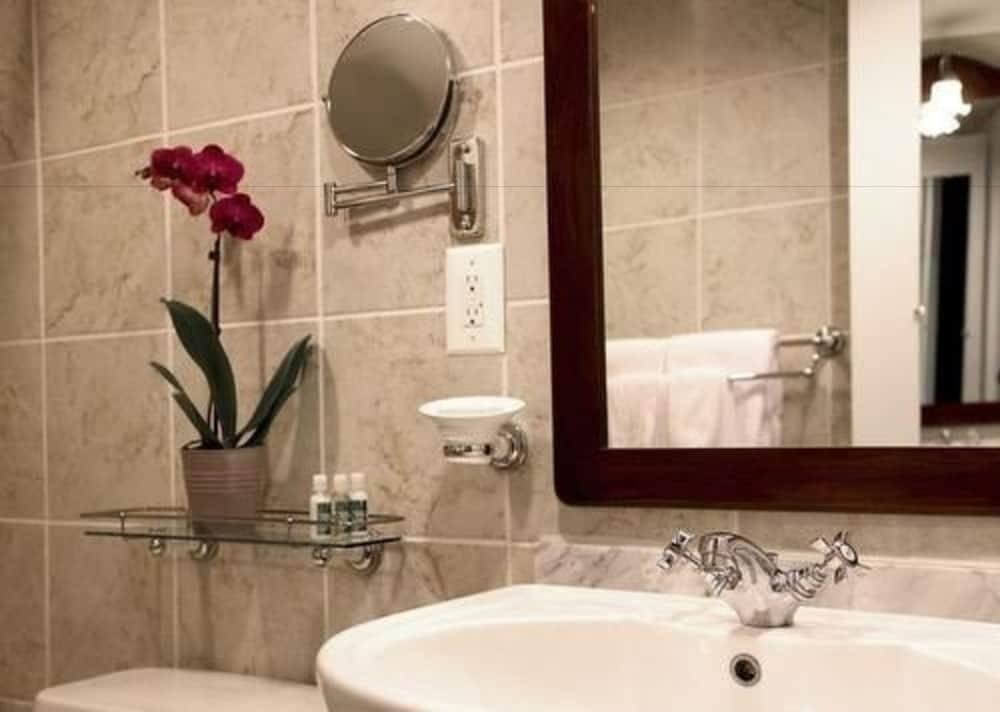 The Windsor Suites photo 45