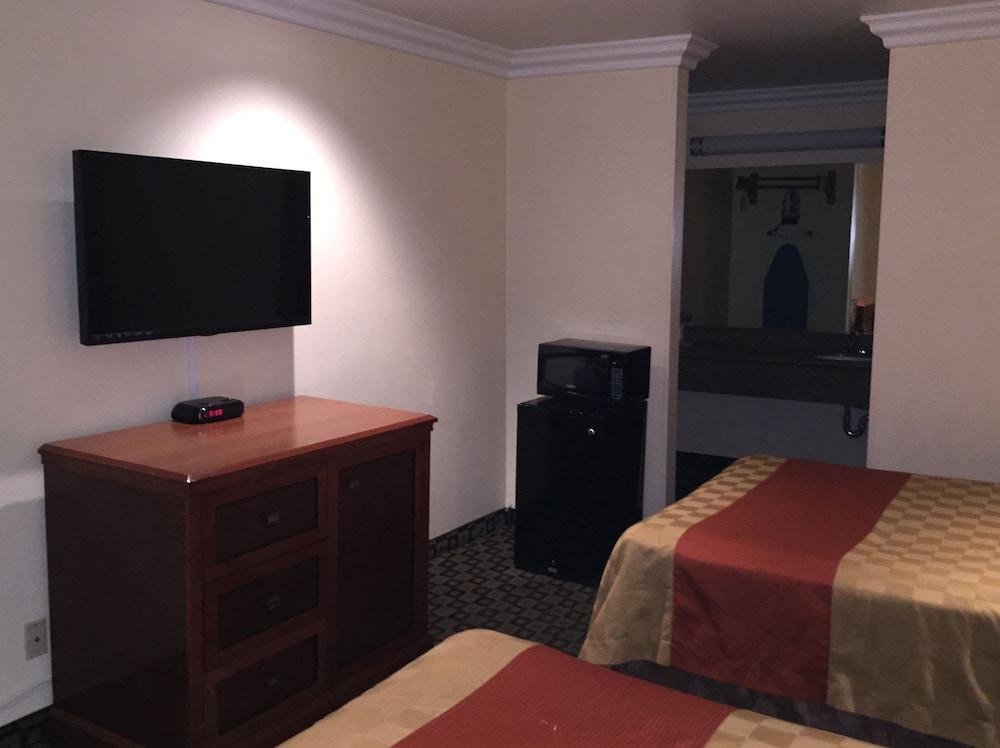 Ontario Inn & Suites photo 8