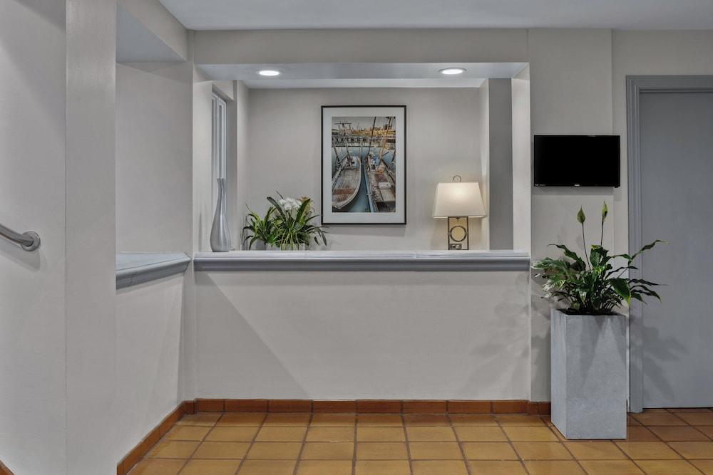 Suites At Fishermans Wharf photo 2