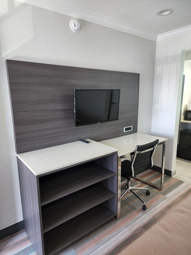 Travelodge by Wyndham Fullerton Near Anaheim photo 9