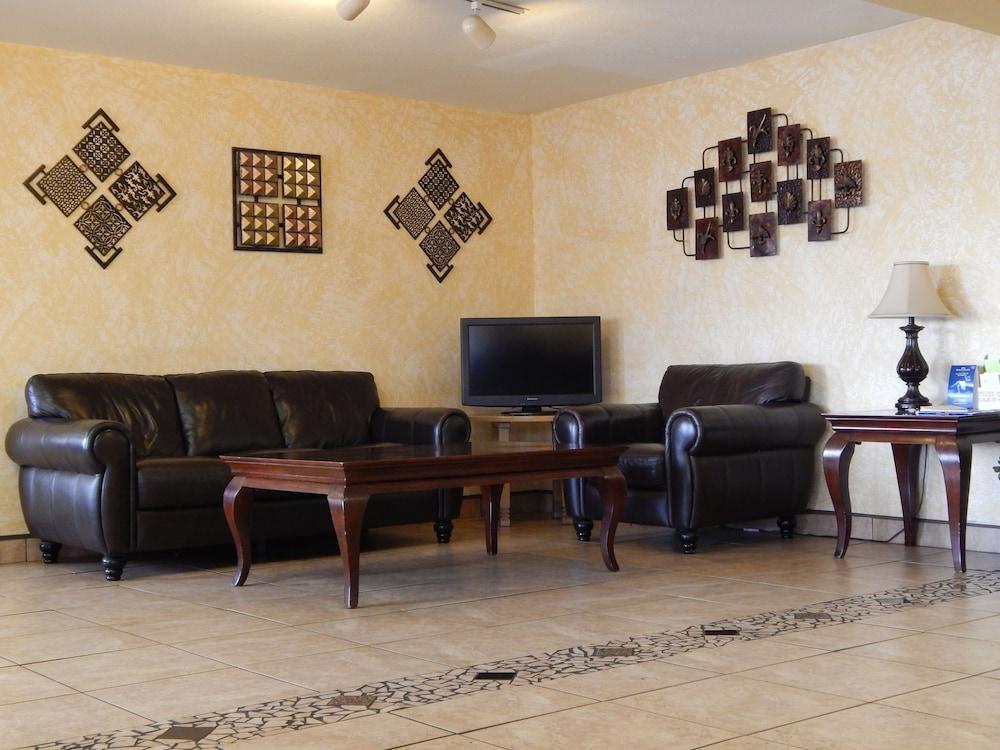 Tree Inn & Suites Albuquerque. photo 27