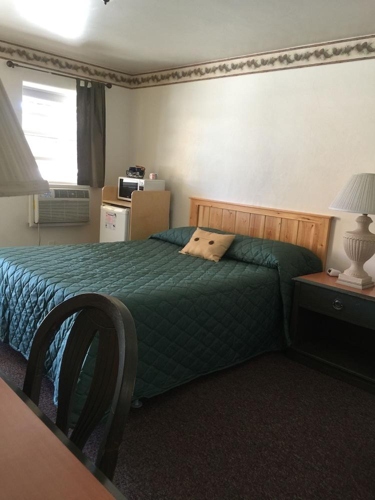 Rustic Inn Motel photo 67