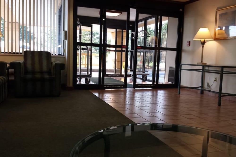 Norwood Inn & Suites by BlissPoint Post Rd Indianapolis photo 12