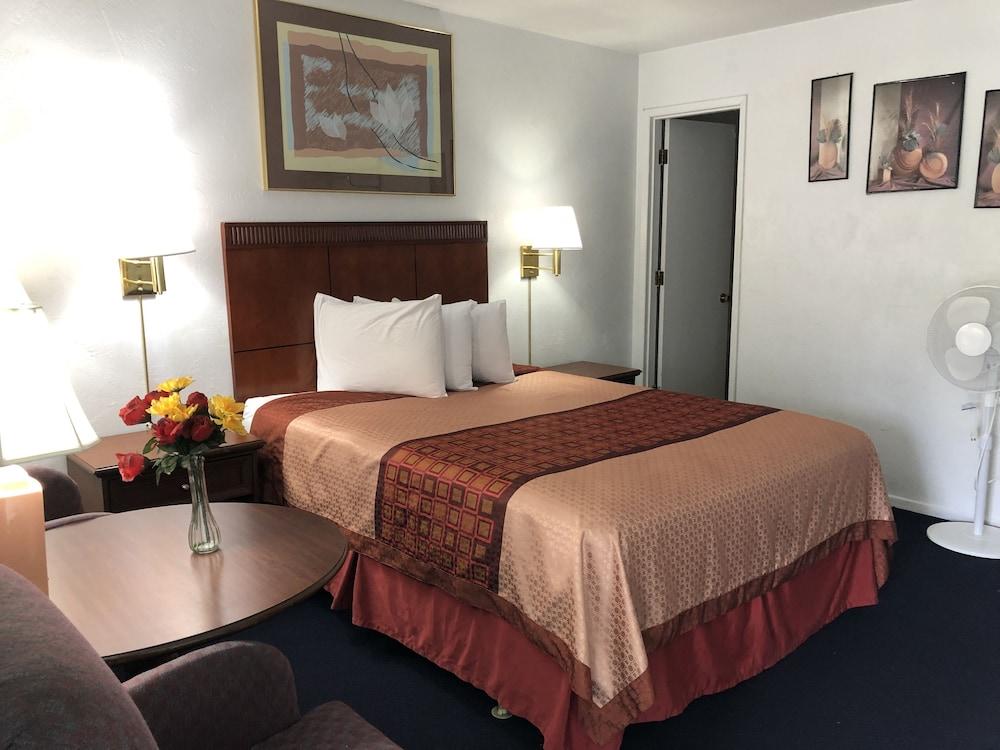 Best Budget Inn photo 17
