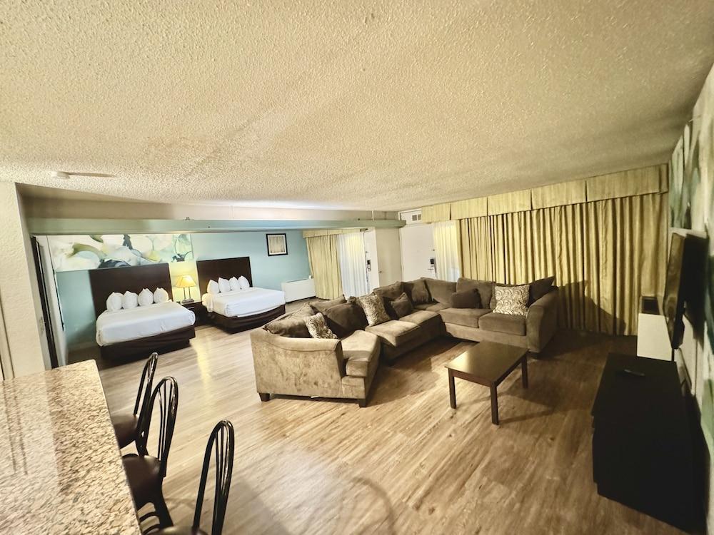 Wyndham Garden Ann Arbor photo 61