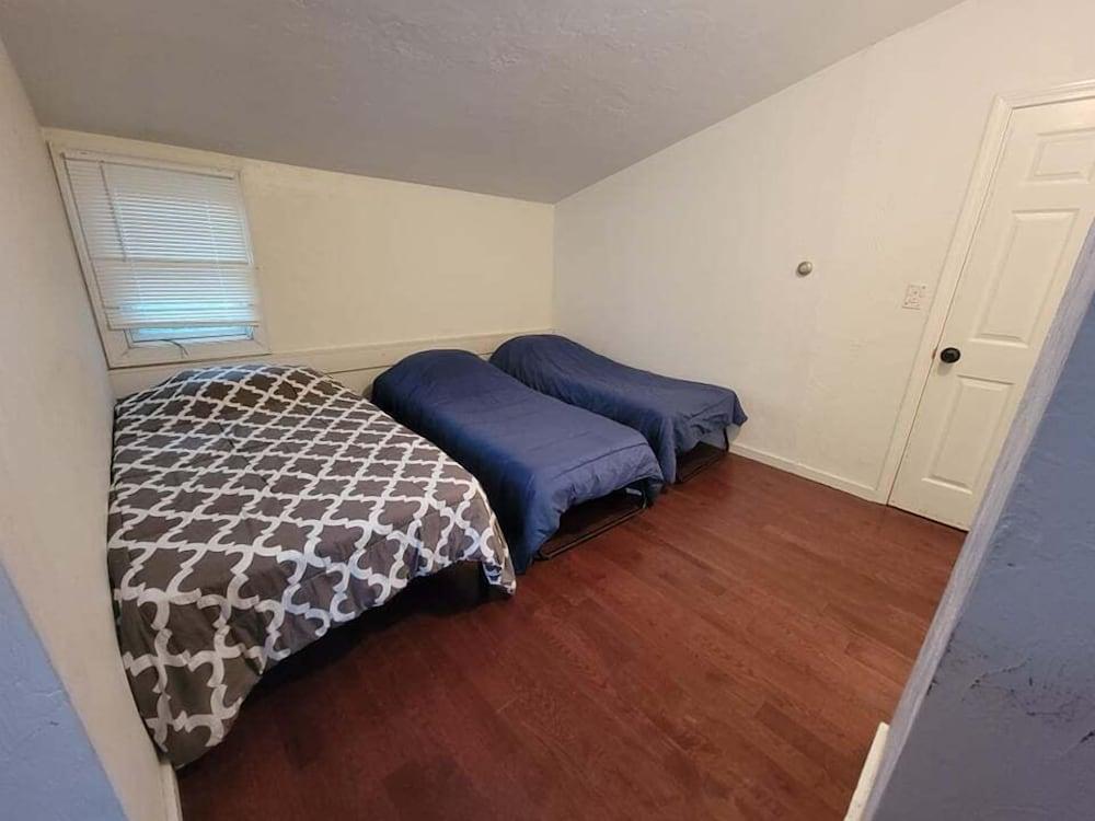 Bedroom Near Downtown Boston - Hostel photo 2