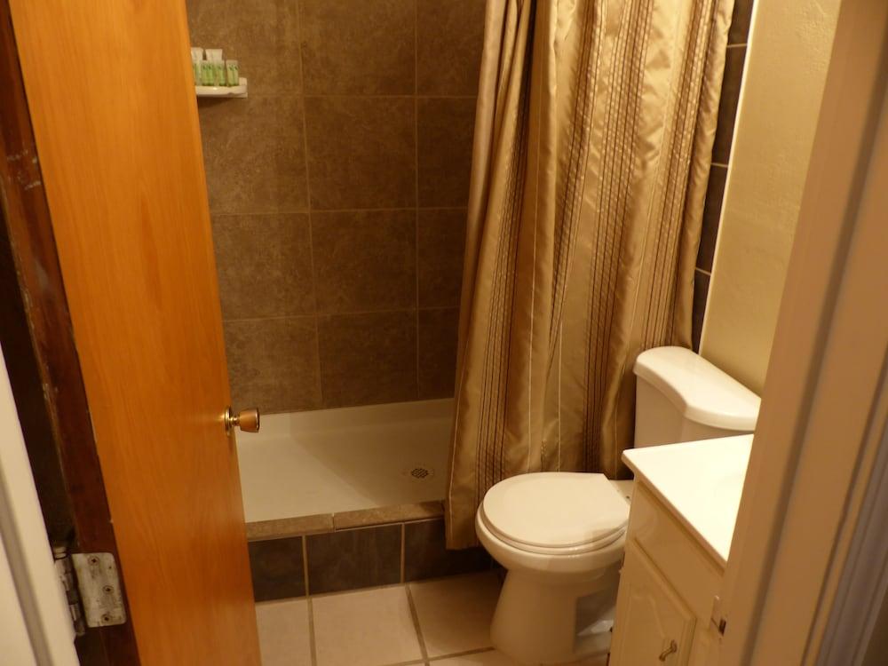 Bent Prop Inn & Hostel Downtown photo 44