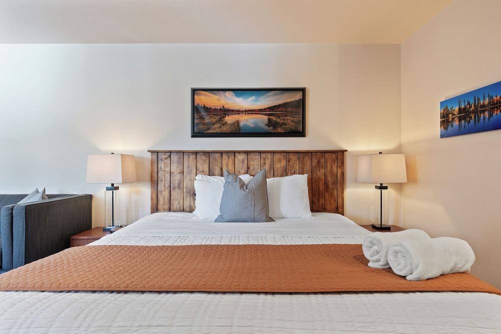Duck Creek Village Inn photo 89