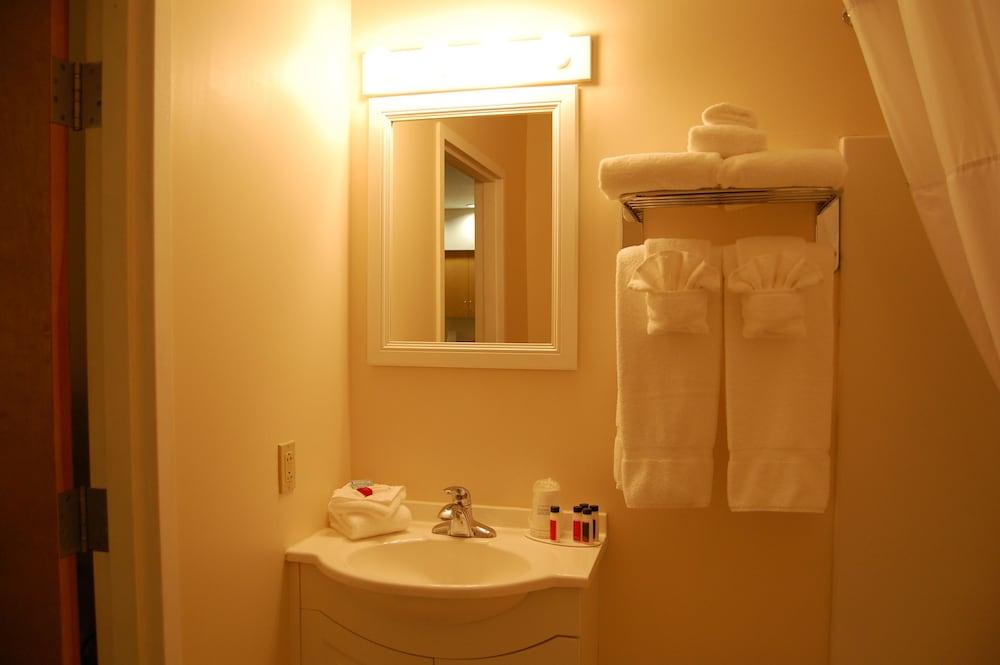 Microtel Inn & Suites by Wyndham Plattsburgh photo 35