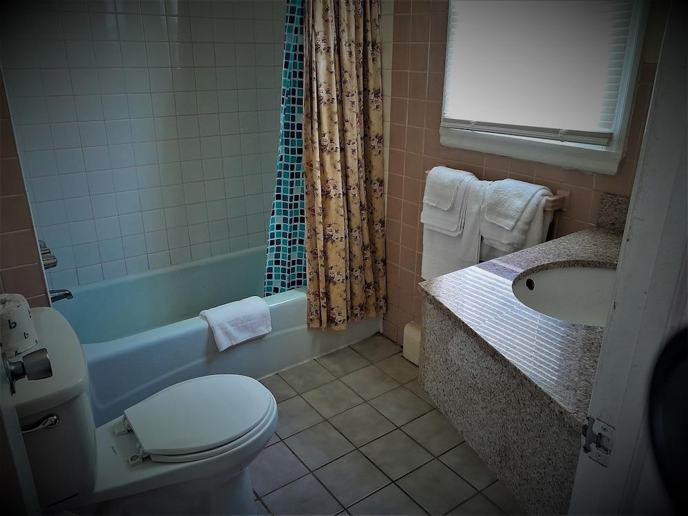 Peloke's Motel photo 13
