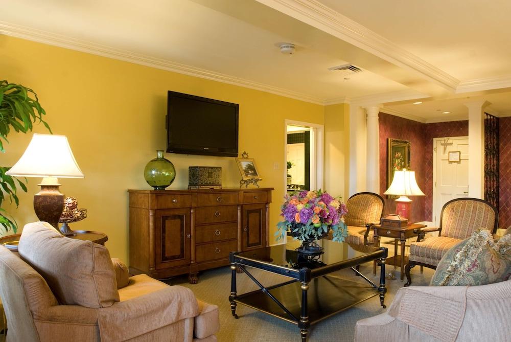 Bienville House photo 20