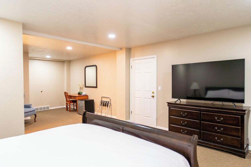 Road Creek Inn photo 26