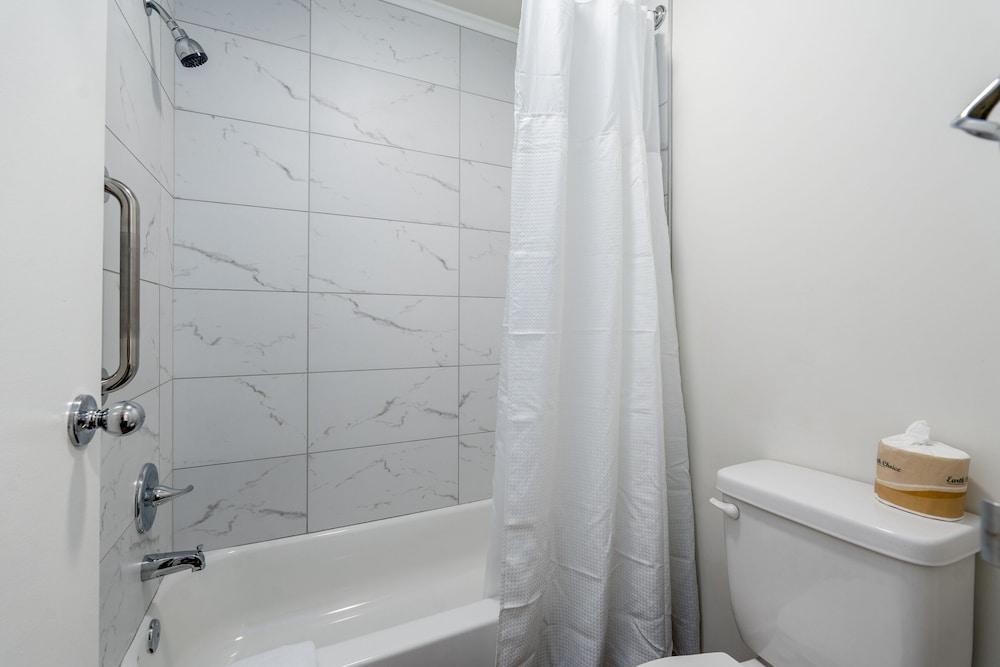 Crewe Boutique Inn photo 18