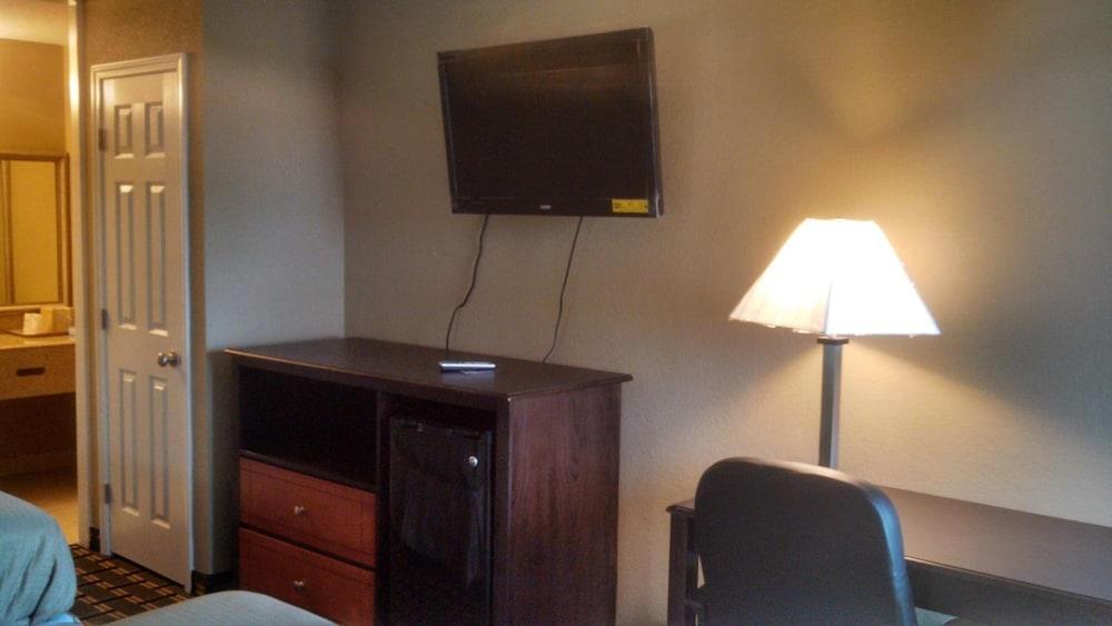 Relax Inn photo 12