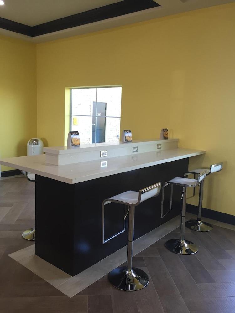 Residency Suites - Cotulla photo 21