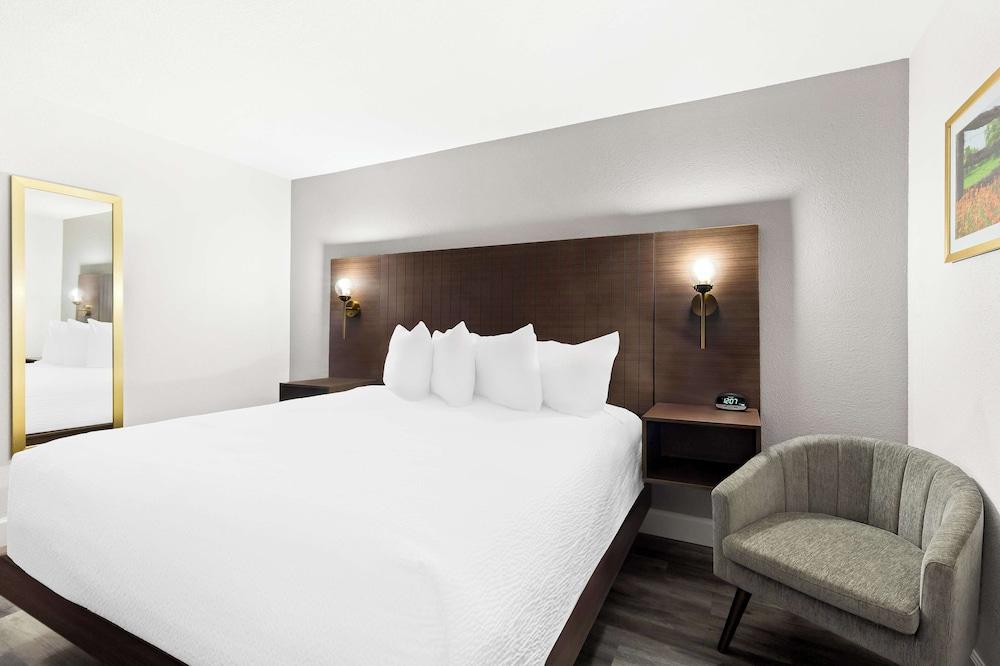 SureStay by Best Western Groves photo 2