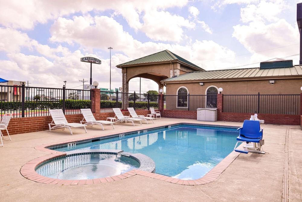Quality Inn & Suites Beaumont photo 34