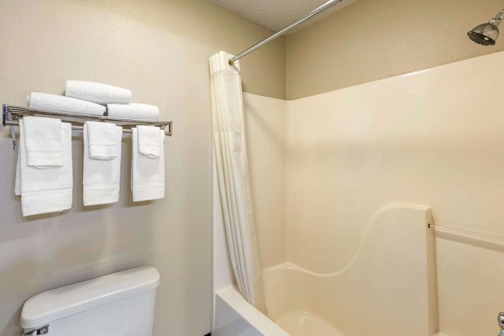 Econo Lodge Longmont East photo 35