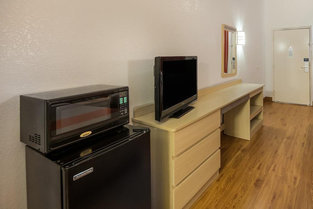 Americas Best Value Inn & Suites Humble photo 18