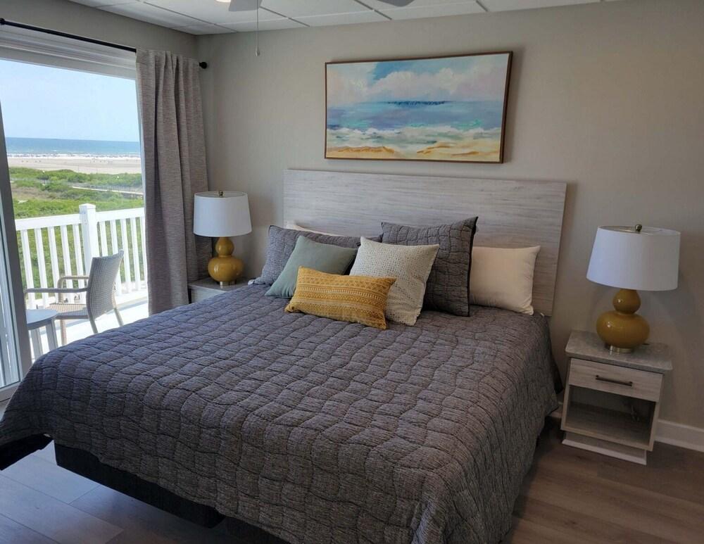 Water's Edge Ocean Resort photo 13