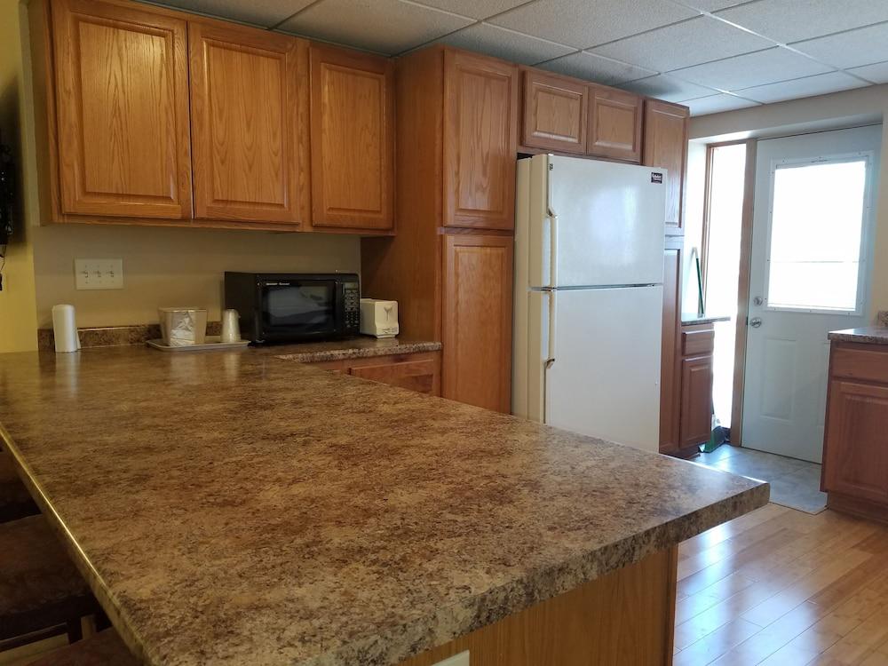 Amber's Inn & Suites photo 46