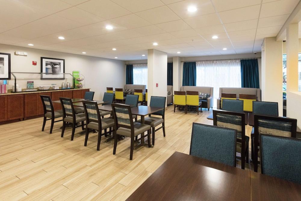 Hampton Inn St. Augustine Beach photo 40