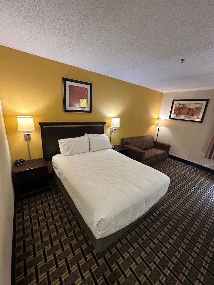 Lexington Inn and Suites photo 7
