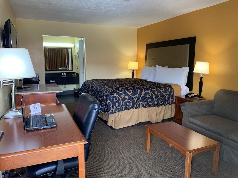 Americas Best Value Inn Forest photo 25