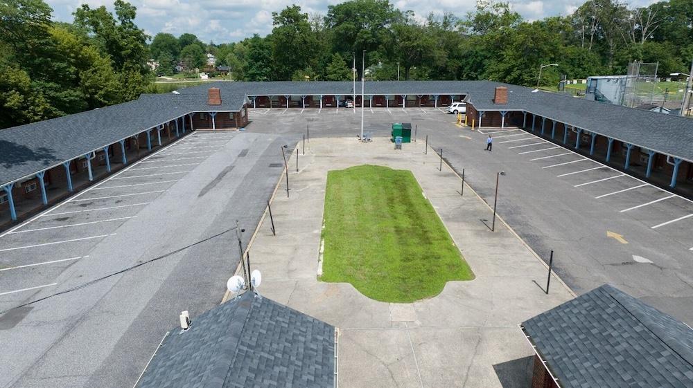 Budget Inn and Suites photo 4