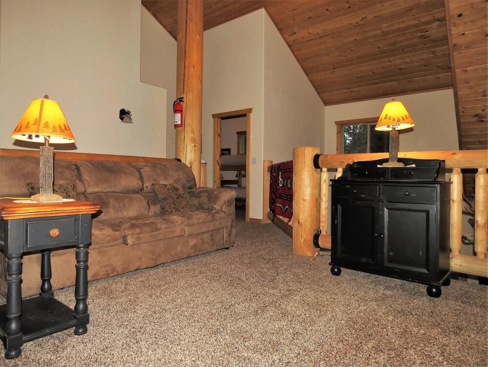 The Hideaway Hostel near Yellowstone photo 3