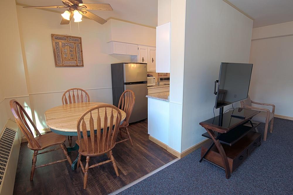 Glacier View Condo Suites photo 12