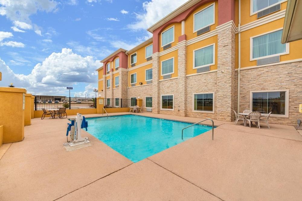 Residency Suites - Cotulla photo 26