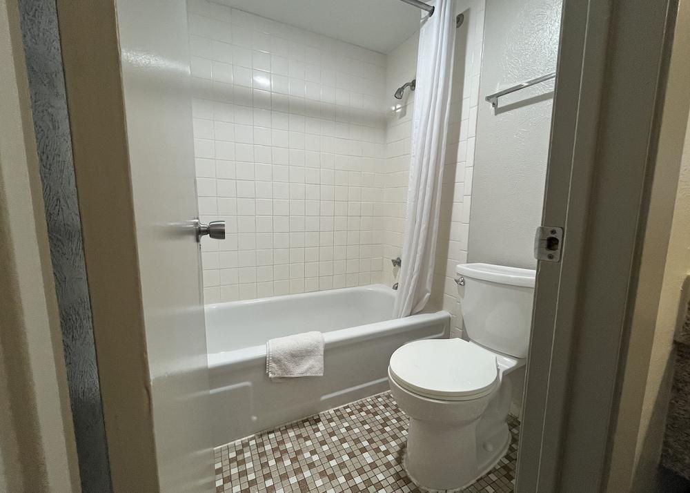 EZ Travel Inn photo 6