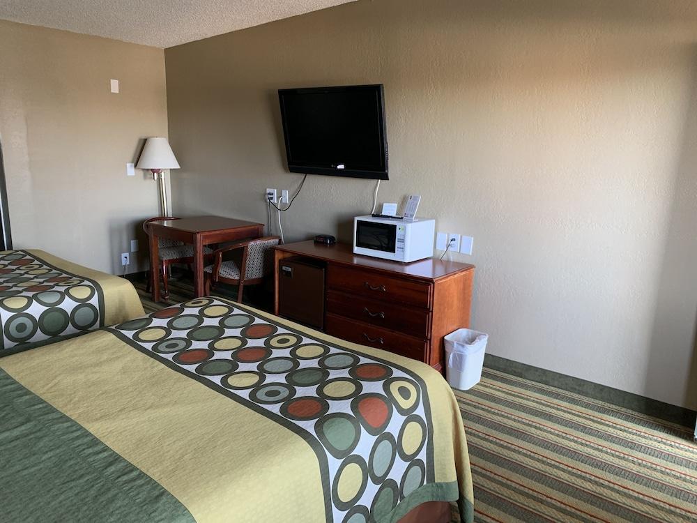 Super 8 by Wyndham Ridgecrest photo 32