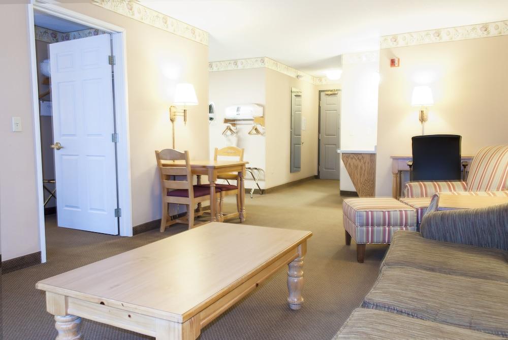Country Inn & Suites by Radisson, Cedar Falls, IA photo 16