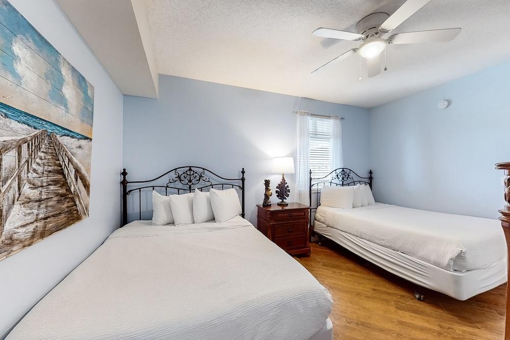 Azure Condominiums photo 6
