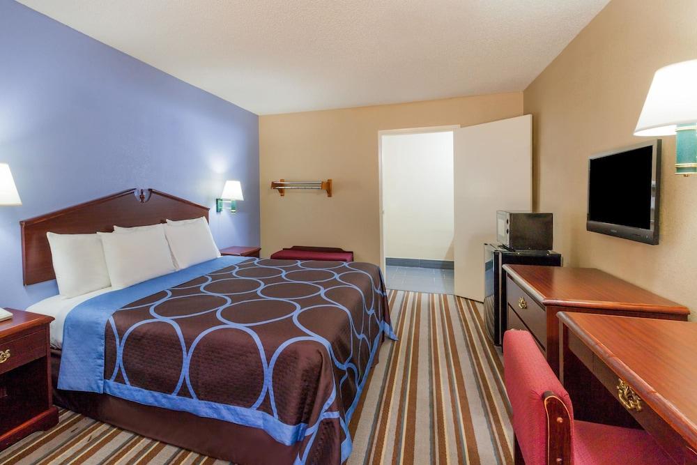 Super 8 by Wyndham Mt. Pleasant TX photo 4