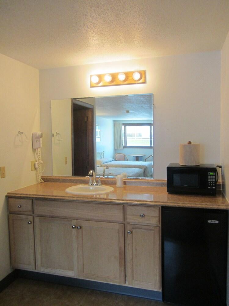 Green Dolphin Motel photo 5