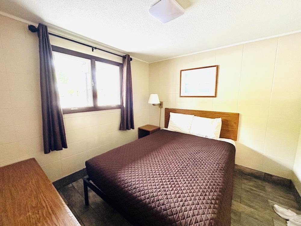 Silver Sands Hotel & Resort photo 3