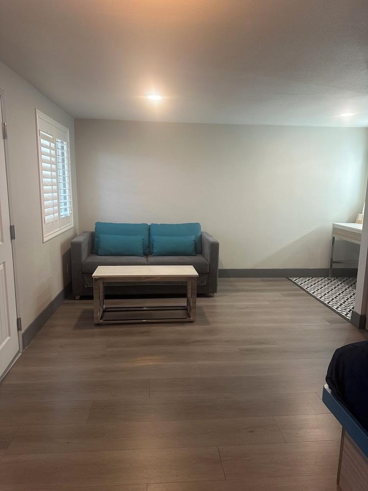 Super 8 by Wyndham Oceanside Downtown photo 38